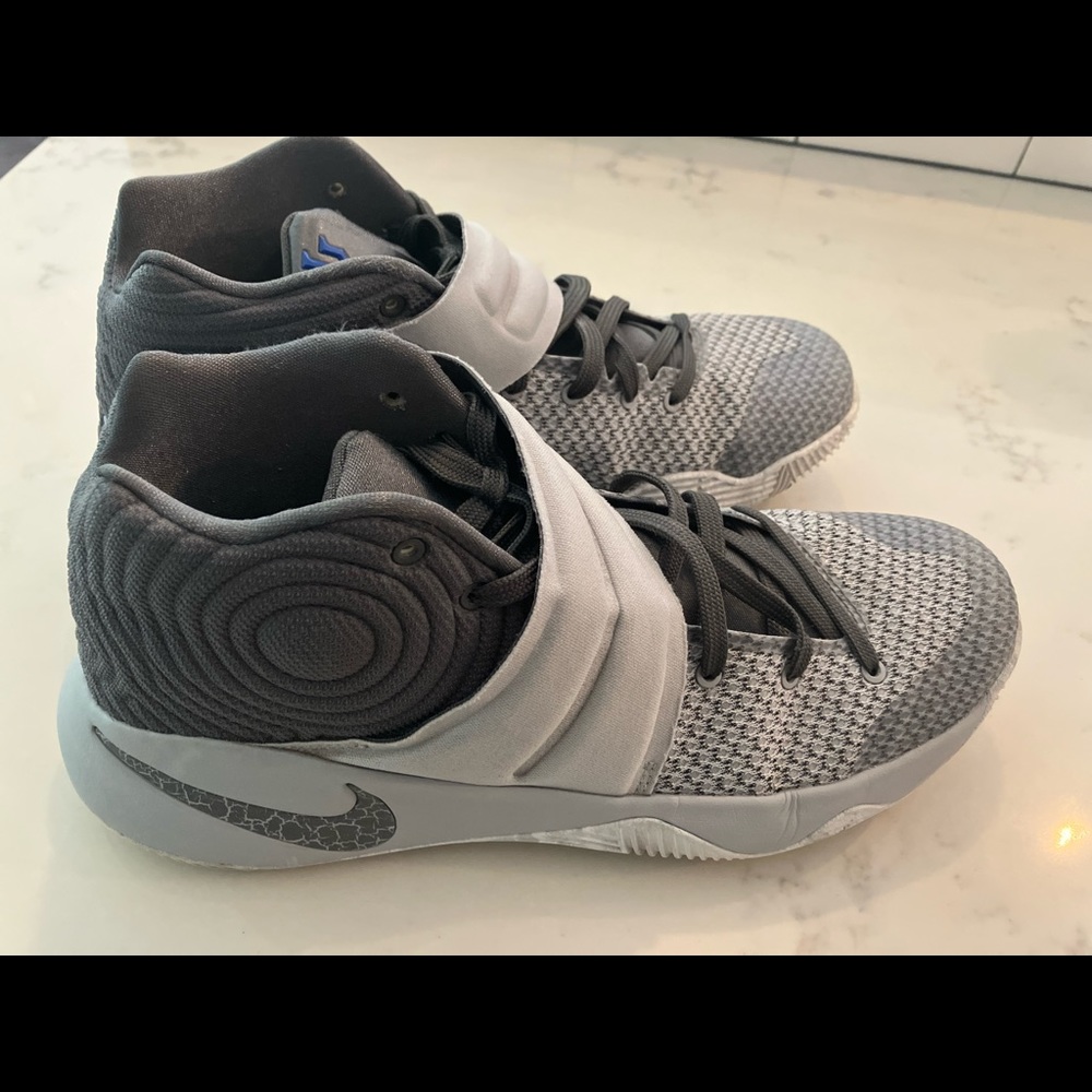 Nike Kyrie 2 Mens Basketball Shoes Wolf Grey Omega Blue Size 10 EUC
